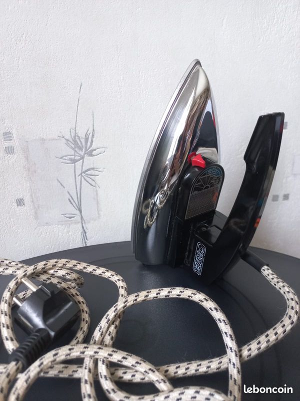ANCIEN FER À repasser électrique Calor de voyage avec son étui, long