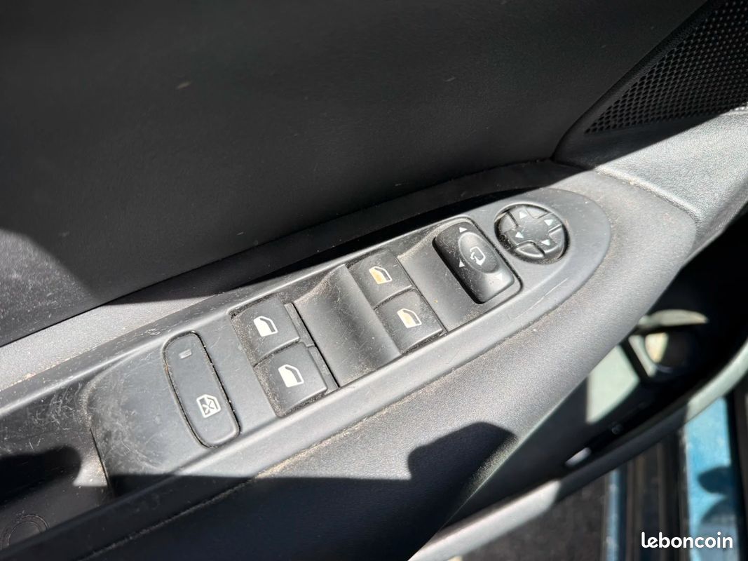 CITROEN C4 C4 VTi 120 Confort / RADAR AR / REGULATEUR (image 24)