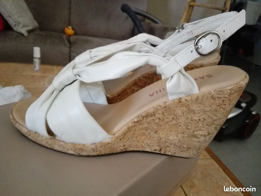 Chaussure à talon compensé (image 2)