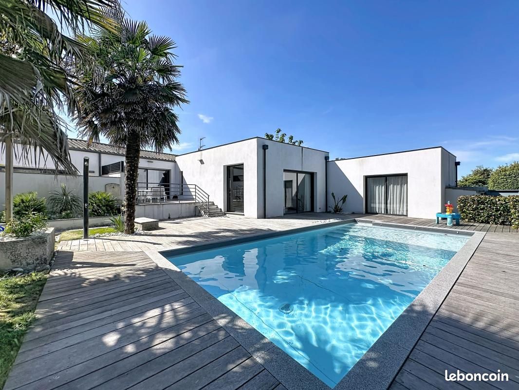 Maison 6 pièces 198 m² · à Nieul-sur-Mer · 198 m² · 1 050 000 €