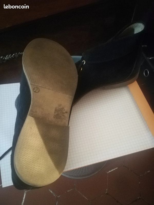 Chaussures lacées noires San Marina Pointure 39 (image 3)