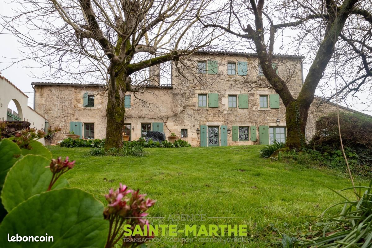 Maison 8 pièces 351 m² · à Niort · 351 m² · 634 400 €