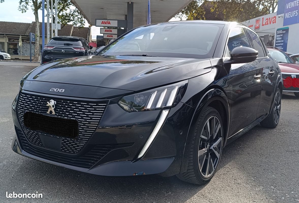 Peugeot 208 gt pack 1.2 puretech 100 s.s eat8 (image 1)