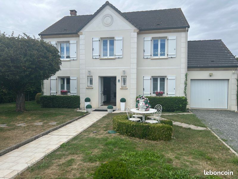 Jolie maison à vendre familiale · à Thieux · 272 000 €