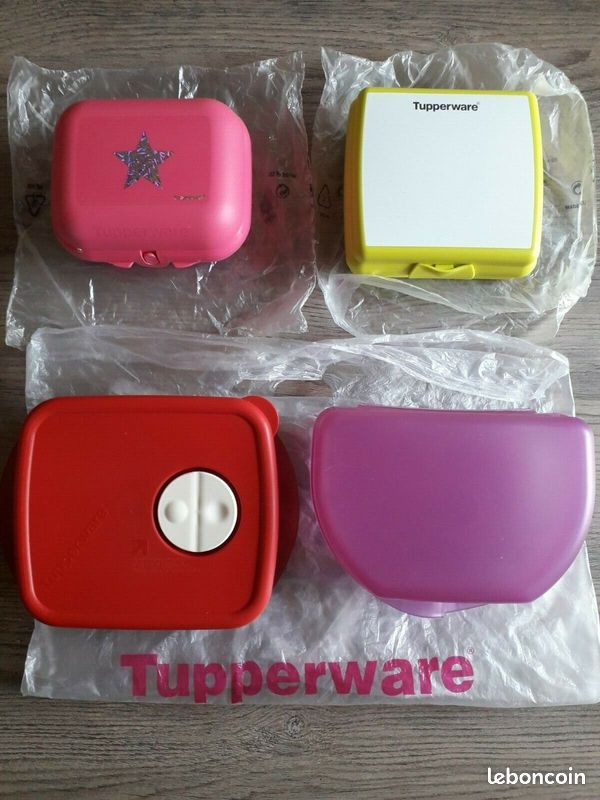 Nouveau ! Ensemble de 4 boîtes de conserve Tupperware One Touch Blanc avec couvercles noirs - Canada