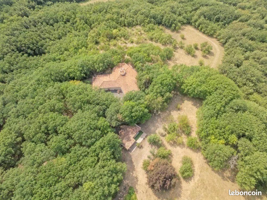Maison 14 pièces 350 m² · à Sainte-Colombe-de-Villeneuve · 350 m² · 500 000 €