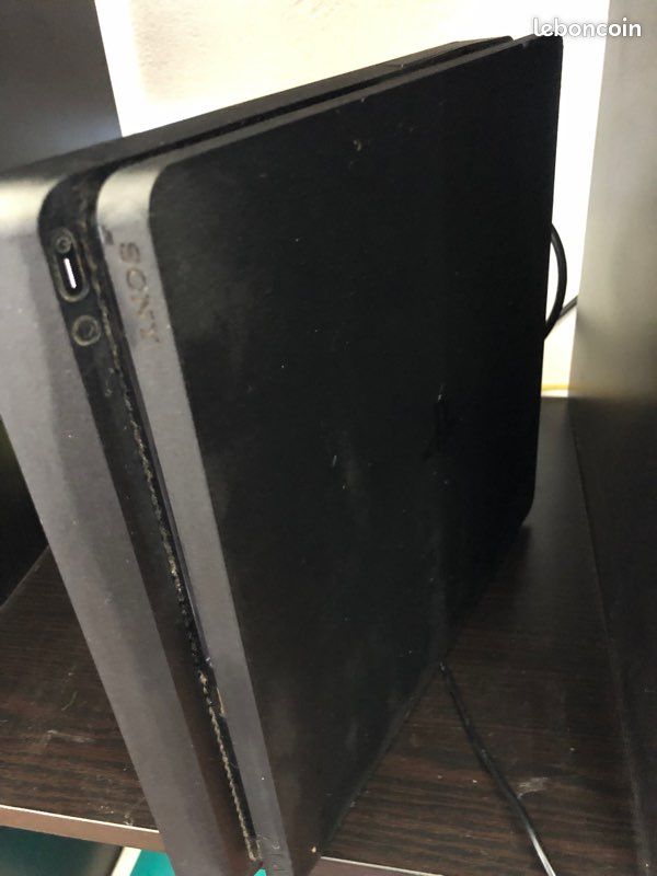 Ps4 slim avec manette + 2 cd jeux (image 3)