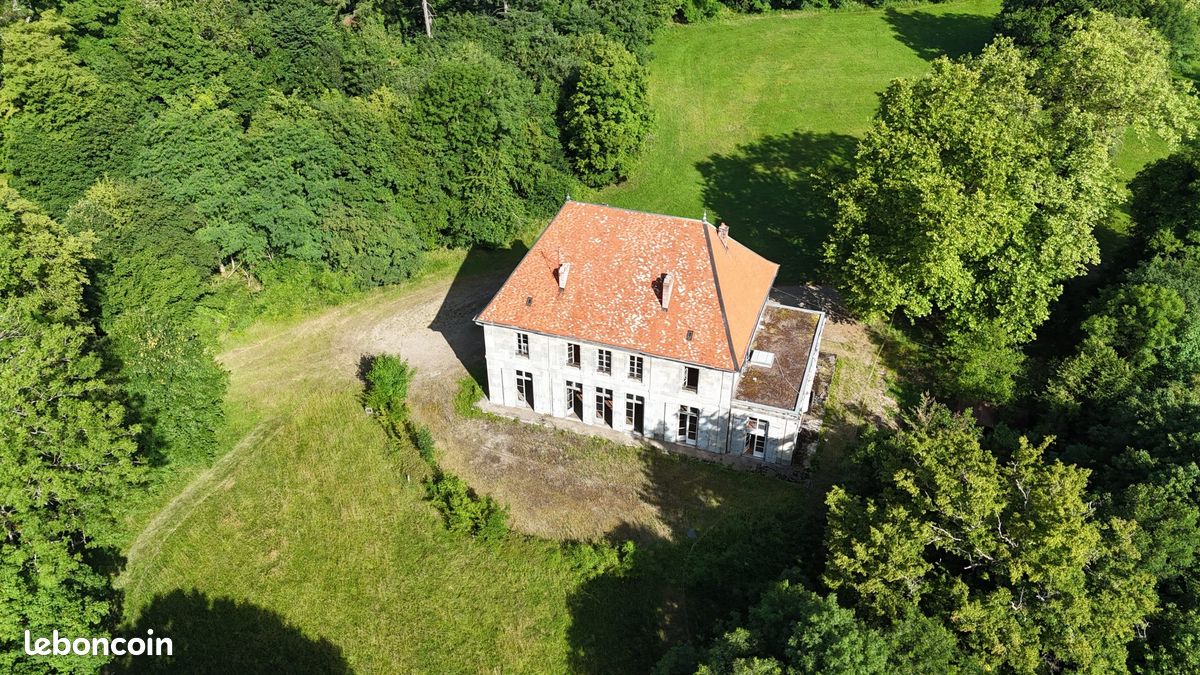 Maison 26 pièces 882 m² · à Besançon · 882 m² · 1 500 000 €