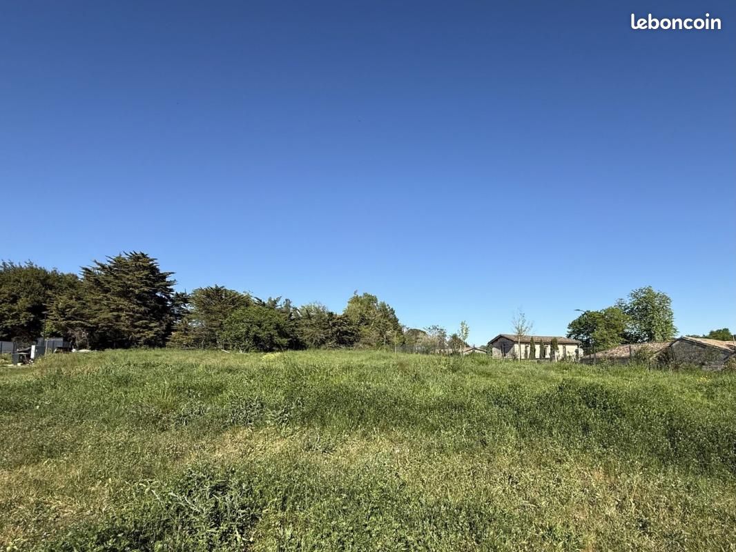 Terrain 1 077 m² Bouliac · 350 000 €