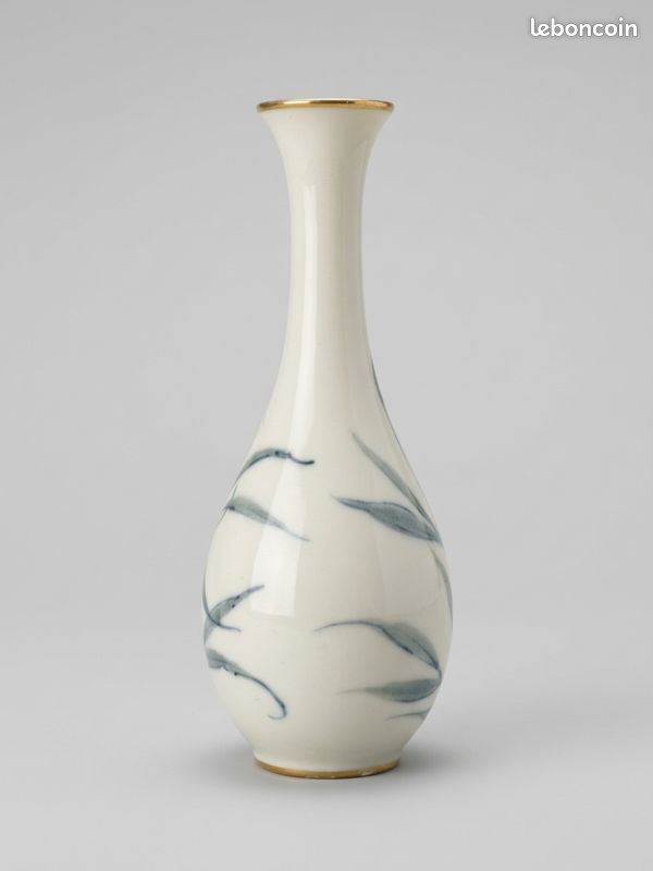 Vase soliflore en porcelaine de Limoges – Décor d’oiseau – 18 cm (image 3)
