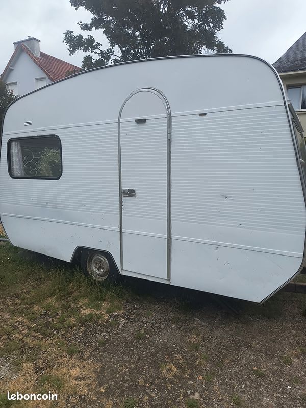 Caravane vintage 1977 (image 1)