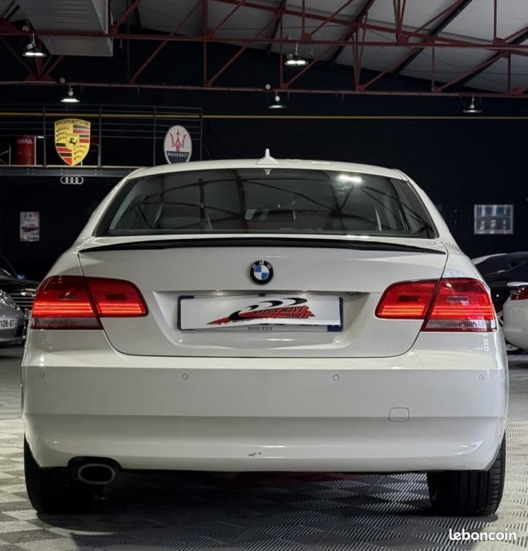 BMW Série 3 Coupé 320d 177ch Luxe BVM6 (E92) (image 6)
