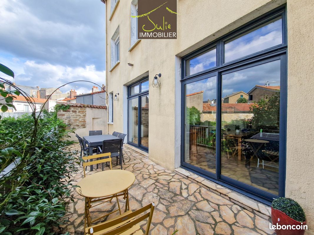 Maison 9 pièces 250 m² · à Bressuire · 250 m² · 252 000 €