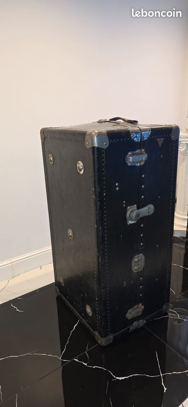 Malle Moynat wardrobe (image 4)
