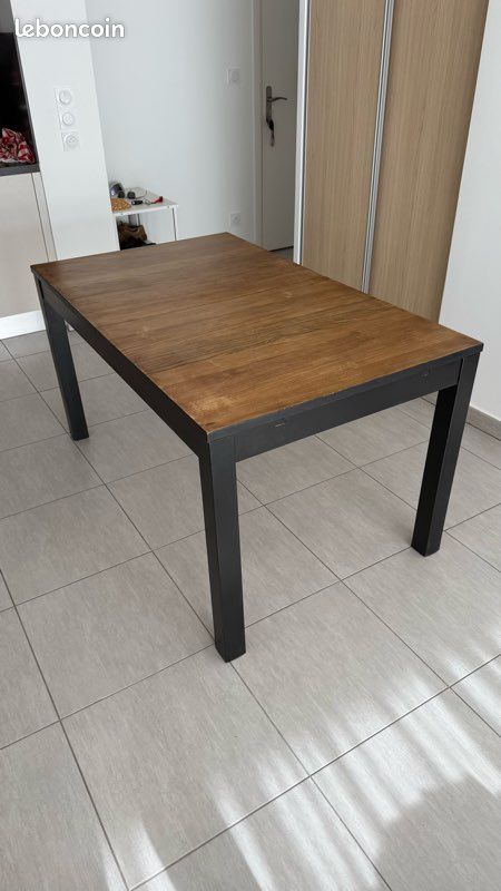 Table IKEA (image 1)