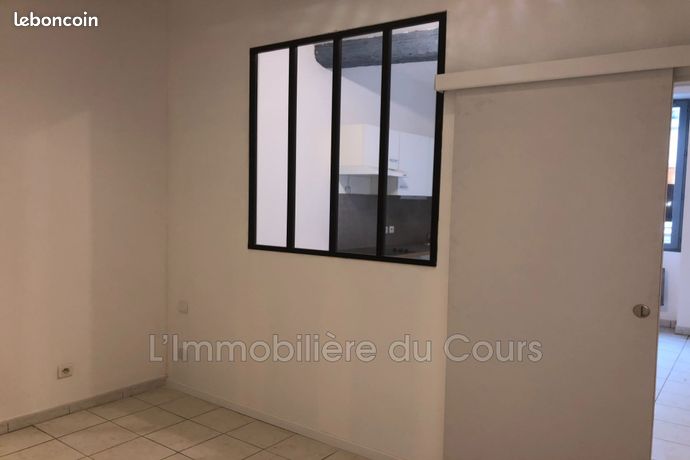 https://img.leboncoin.fr/api/v1/lbcpb1/images/51/8b/39/518b39b28d9652cb17a83f109f465147559aa03e.jpg?rule=ad-image