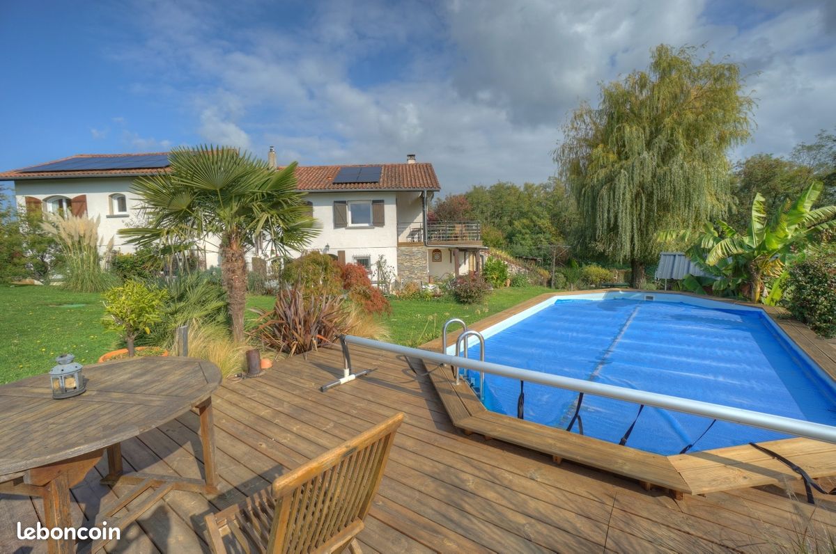 Maison 7 pièces 184 m² · à Luzinay · 184 m² · 547 000 €