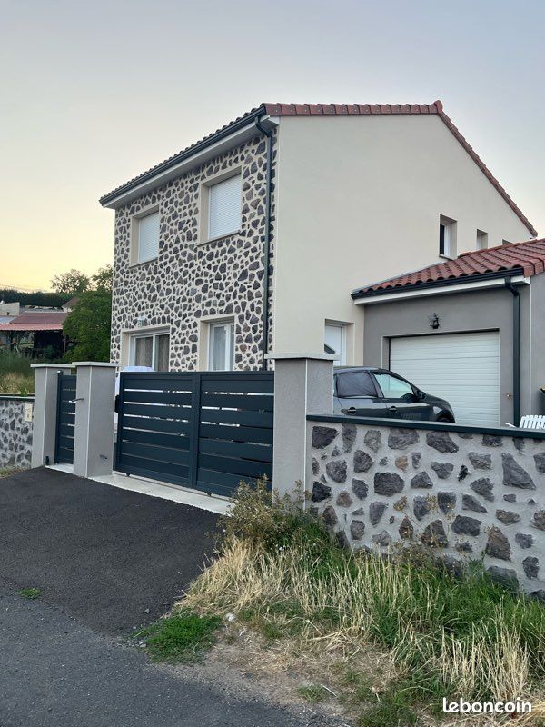 Maison 5 pièces 110 m² · à Solignat · 110 m² · 950 €/mois