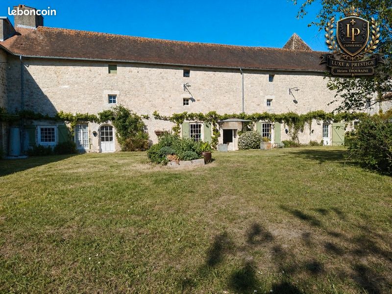 Maison 10 pièces 360 m² · à La Mothe-Saint-Héray · 360 m² · 519 750 €