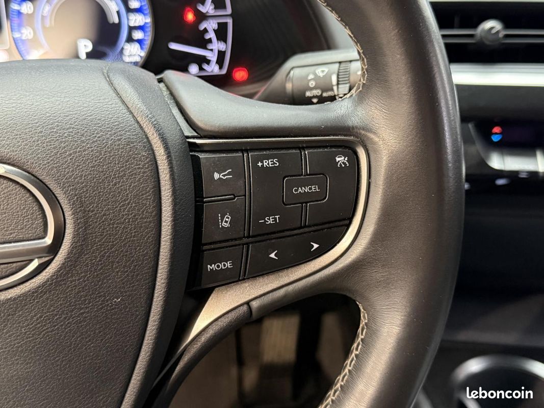 LEXUS UX 250h 2WD - BV E-CVT 2020 250H Executive (image 28)