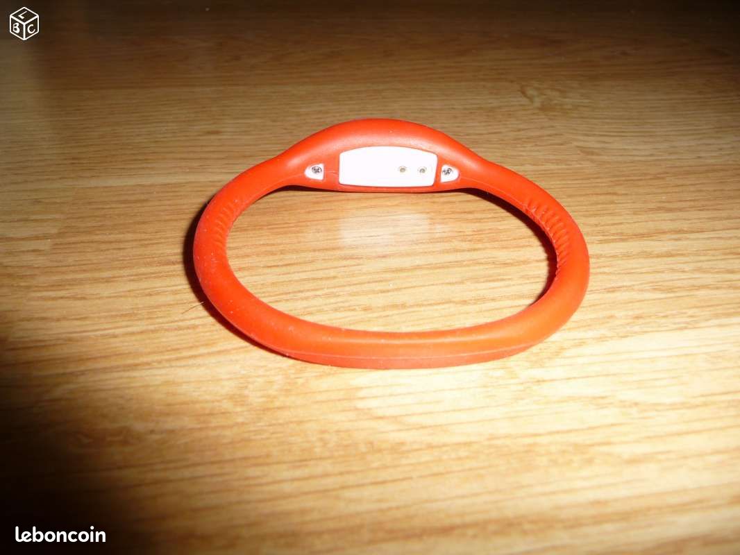 Montre sport très fine rouge - TRES BON ETAT (image 2)