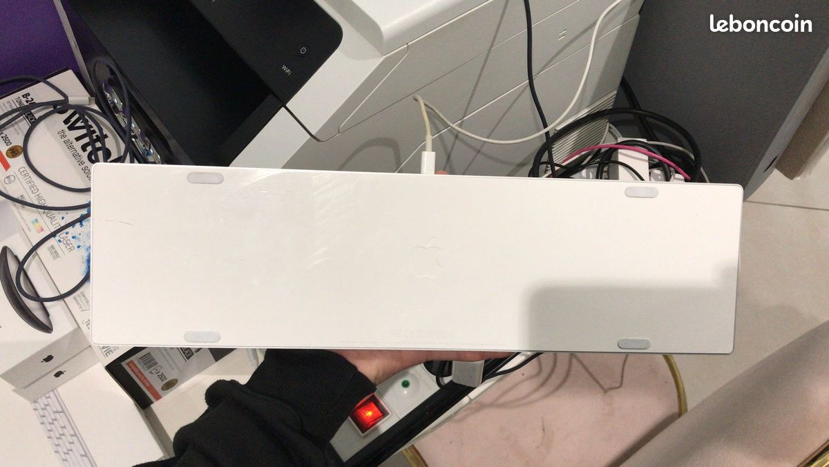 Clavier Bluetooth Apple modèle A2520 blanc (image 2)