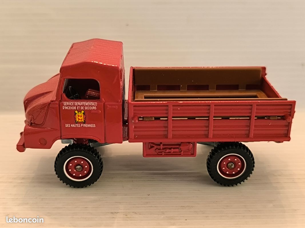 camion SIMCA Cargo militaire JOUSTRA