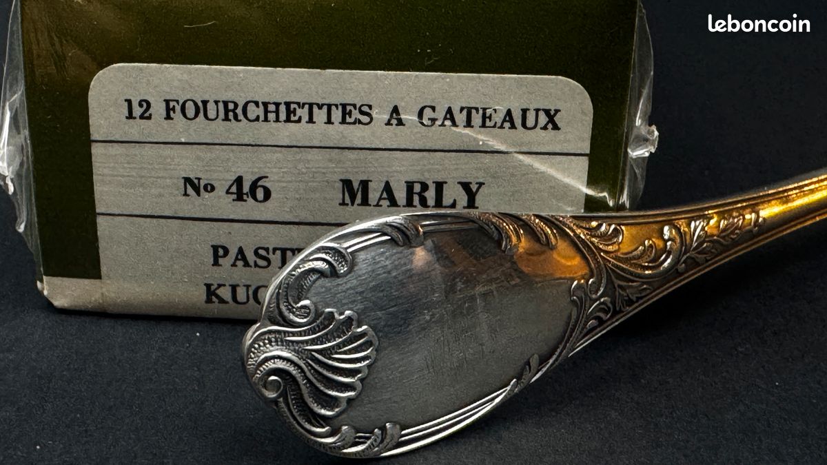 10 fourchettes à gateaux métal argenté orfèvre Christofle modèle Marly