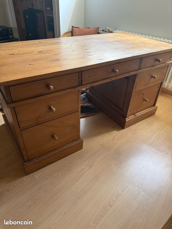 Bureau en pin massif (image 1)
