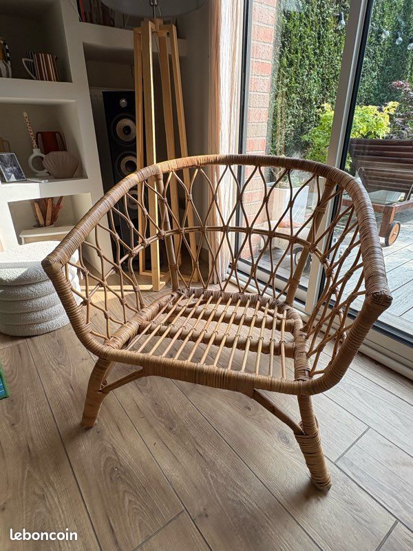 Fauteuil rotin IKEA Stockholm 2017 (image 1)