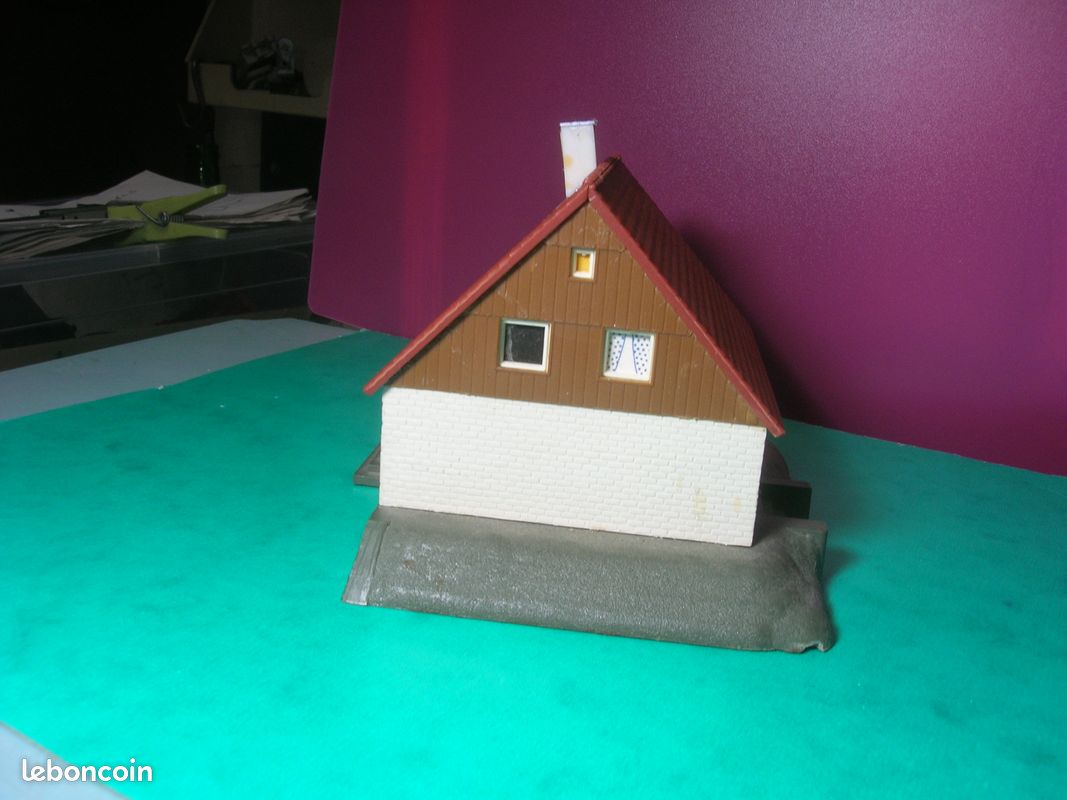 Maquette maison chaumière en Brière Jouef N° 1977 train Ho
