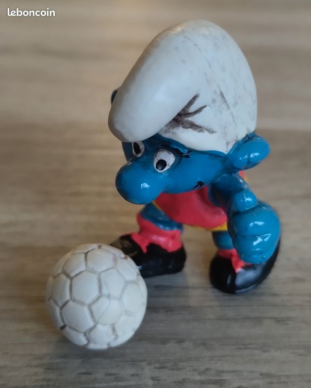 Figurine SCHTROUMPF FOOTBALLEUR - Schleich D'occasion - Personnage BD De Peyo