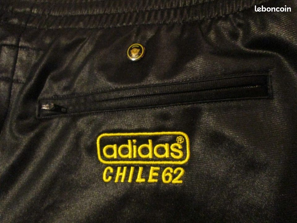 Pantalon Vintage Adidas Y2K Chile 62 Rasta - Taille S - Noir Brillant - Occasion Très Bon état