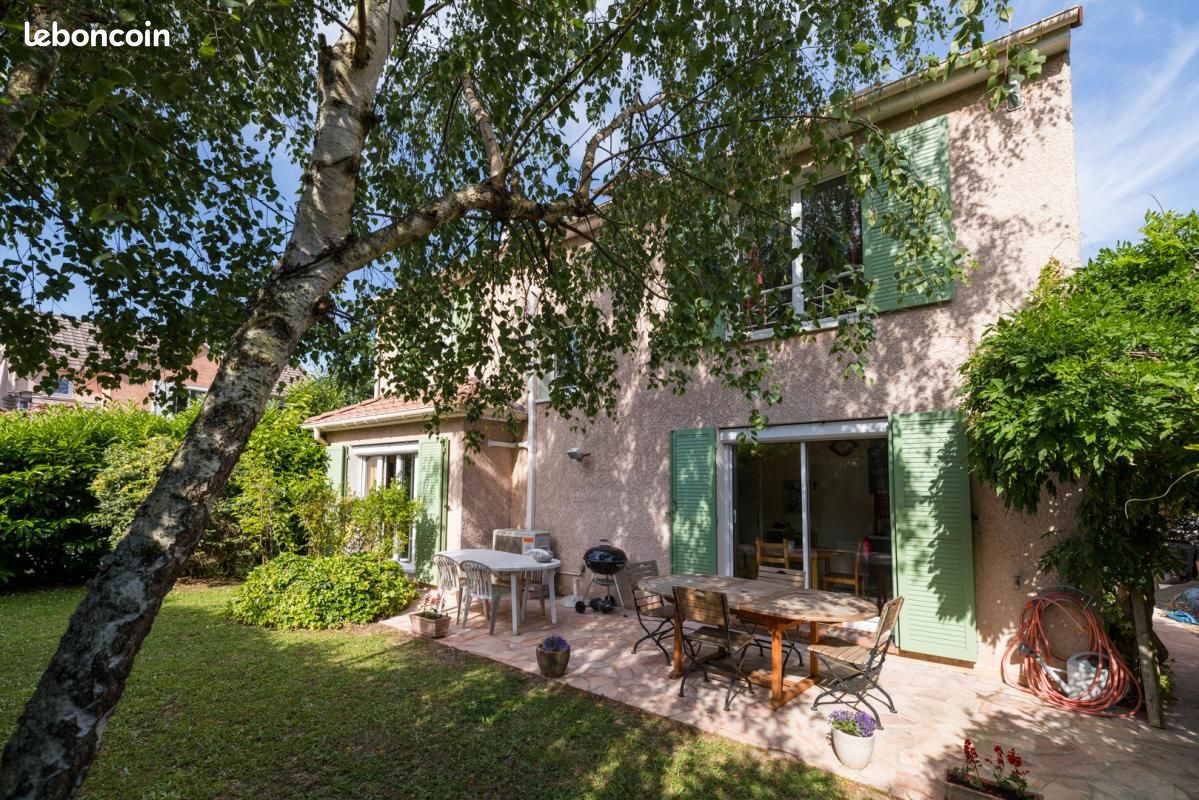 Maison 8 pièces 166 m² · à Élancourt · 166 m² · 490 000 €