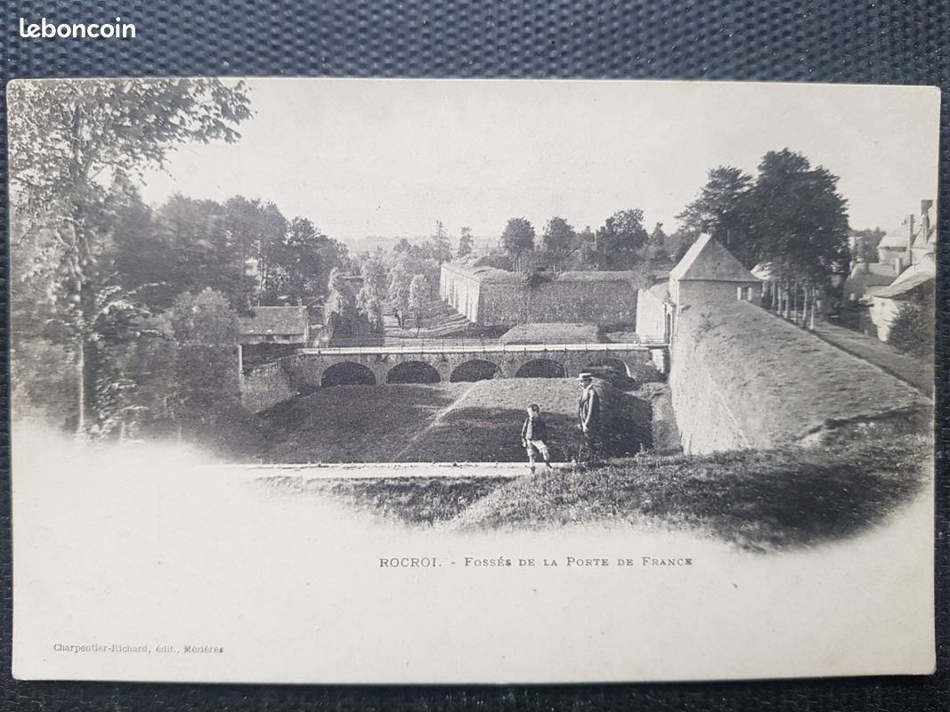 CPA Rocroi ardennes, fossés de la porte de France (image 1)