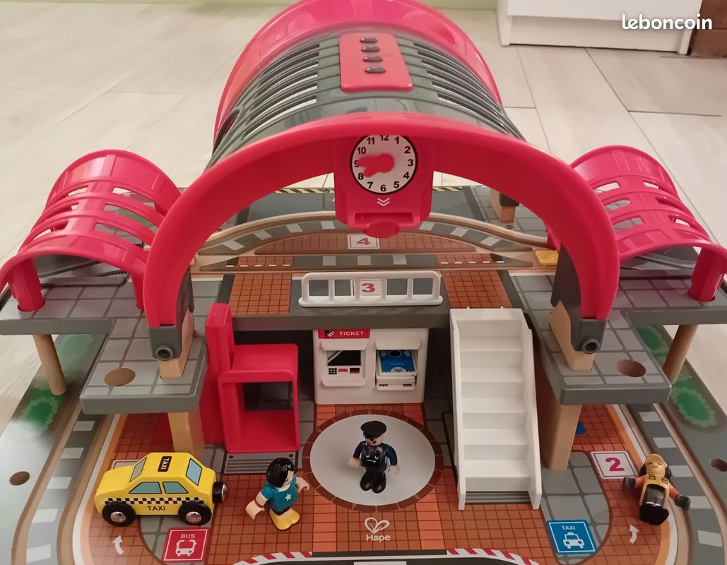 Grand city station HAPE Jeux Jouets