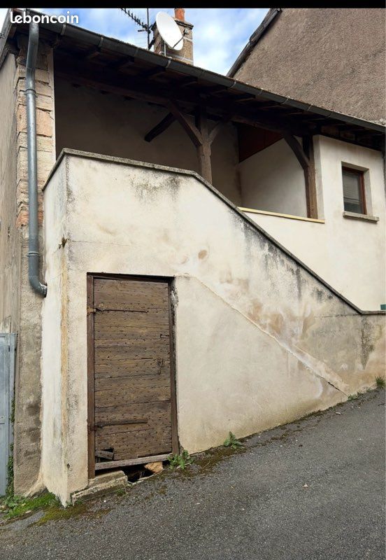 Maison 9 pièces 245 m² · à La Roche-Vineuse · 245 m² · 99 000 €