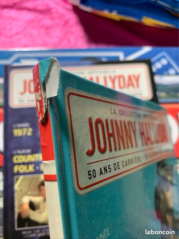La Collection Officielle Johnny Hallyday Rivière Ouvre Ton LiCd En Bon État. Cd nickel par contre livret abîmé sur le haut de la reliure. Voir photos (image 2)