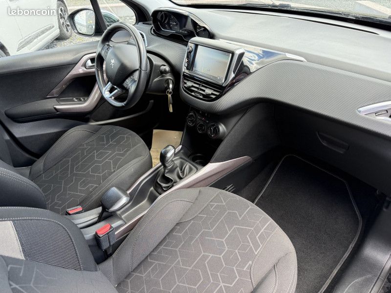 Peugeot 2008 1.2 PURETECH 82CH STYLE (image 8)