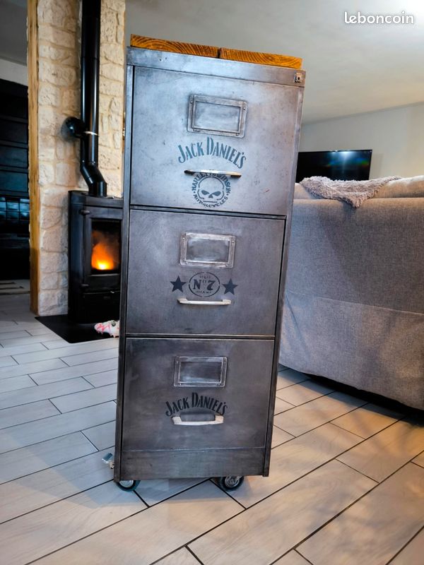 Meuble industriel rénové jack daniel's (image 1)