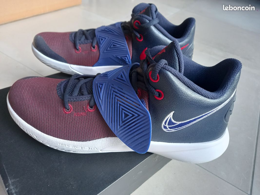 Baskets Nike Flytrap III pointure 44 (image 1)