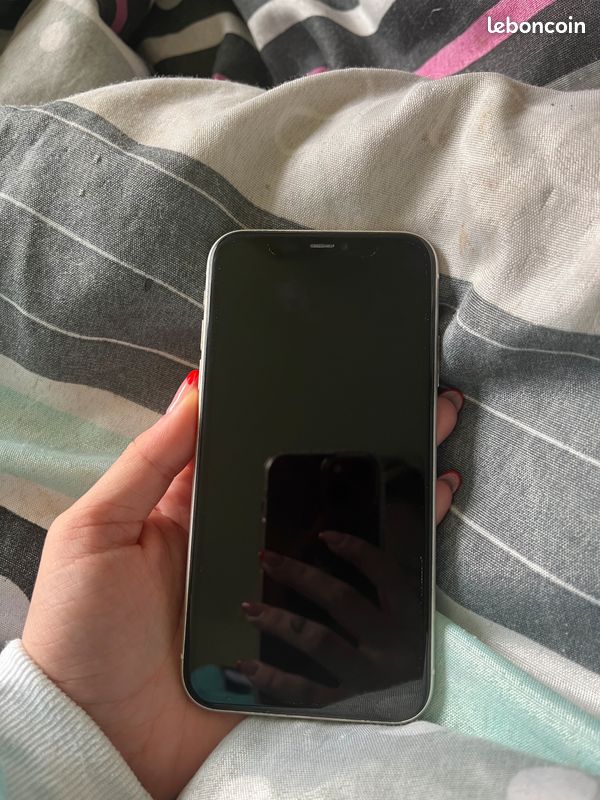 IPhone 11 64GO (image 2)