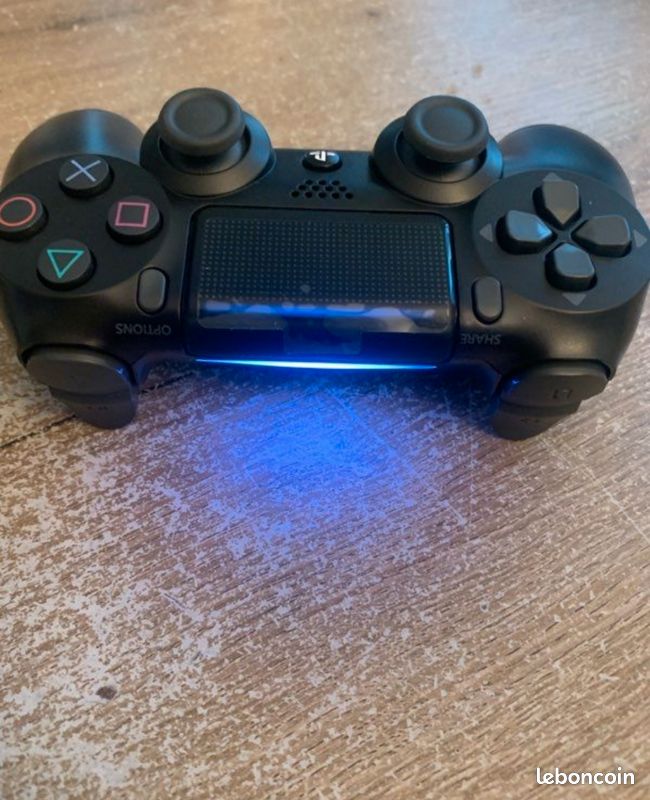 Ps4 864 go + 2 jeu + une manette (image 3)