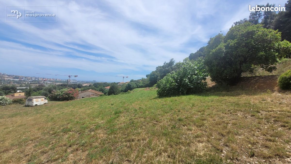 Terrain à bâtir de 1718 m² à SAINT-LAURENT-DU-VAR (06) · 383 000 €
