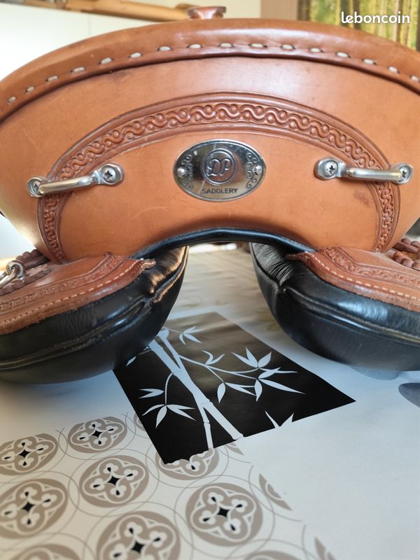 Set de selle tonneau en cuir occidental sculptée à la main avec col