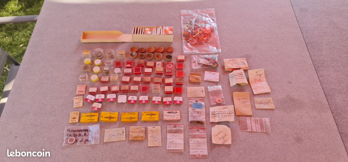 Lot pieces detachees montres horloges (image 1)
