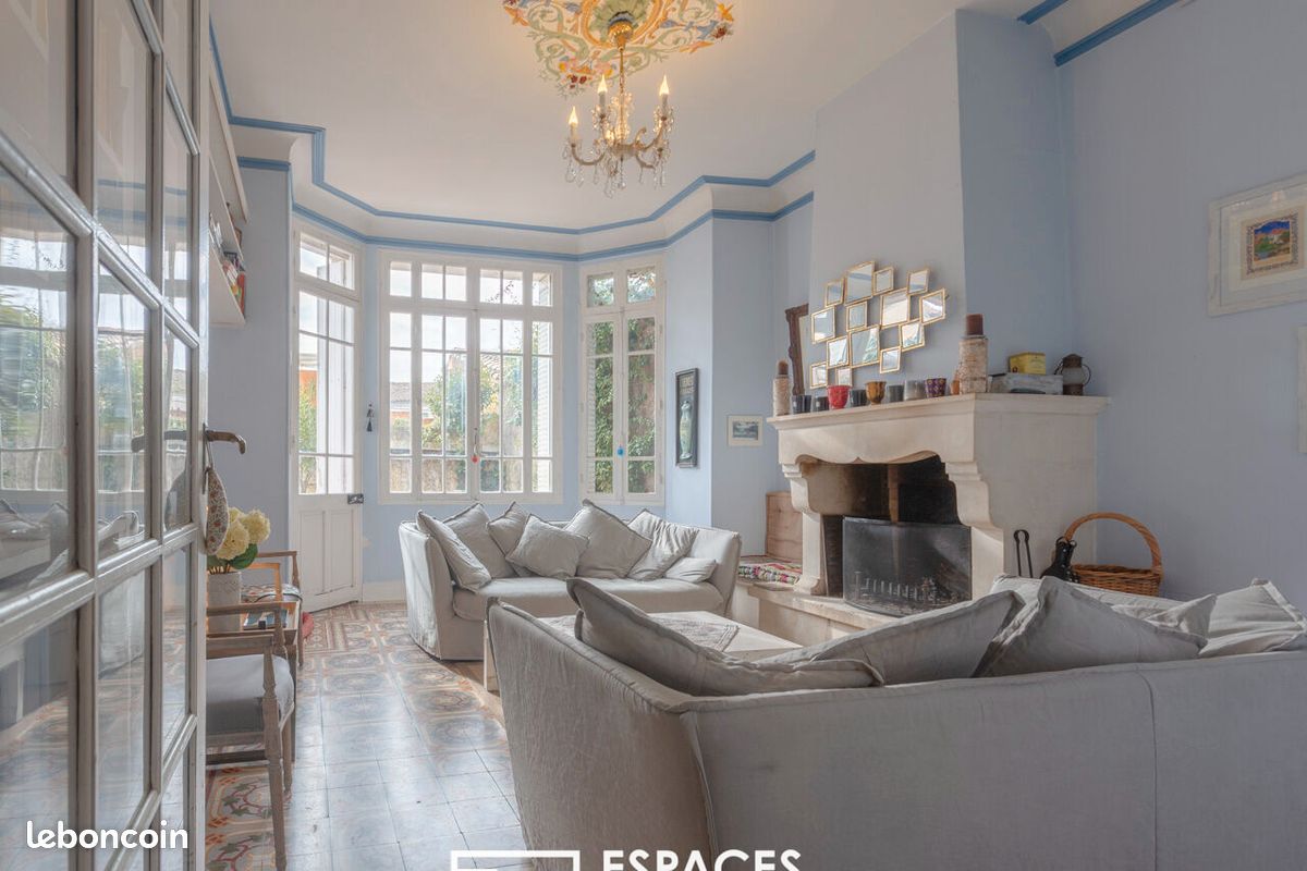 Maison 13 pièces 330 m² · à Uzès · 330 m² · 550 000 €