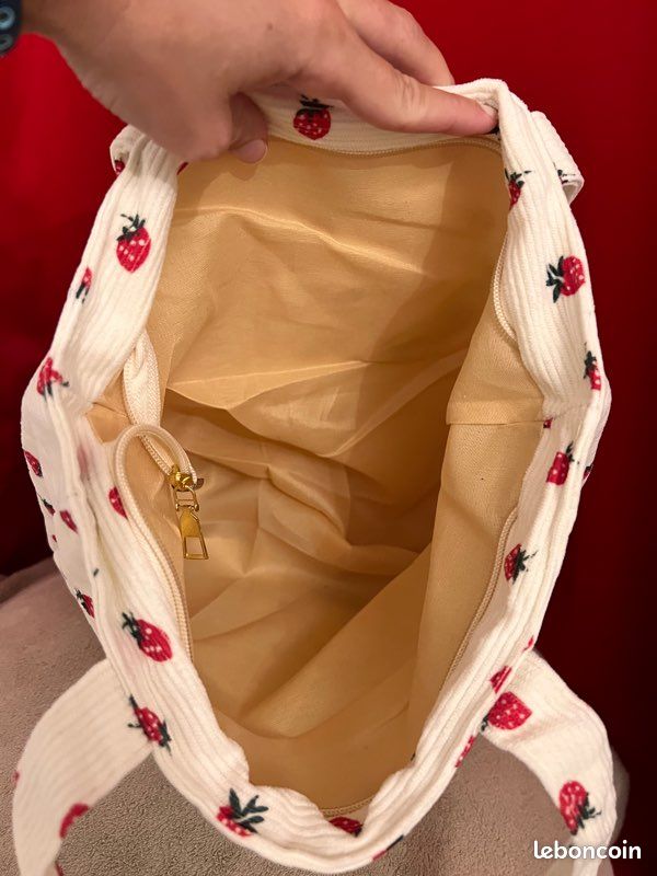 🍓Sac fourre tout en velours côtelé blanc et motifs de fraises neuf korean fashion (image 9)