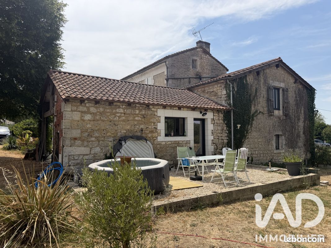 Maison 9 pièces 265 m² · à Angoulême · 265 m² · 374 900 €