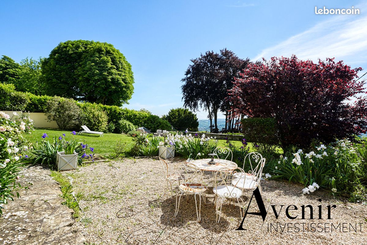 Appartement 5 pièces 218 m² · à Collonges-au-Mont-d'Or · 218 m² · 945 000 €